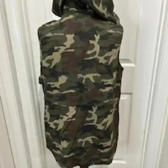 Zenana Outfitters Vest Women Medium Camouflage Hooded EUC - Picture 10 of 14